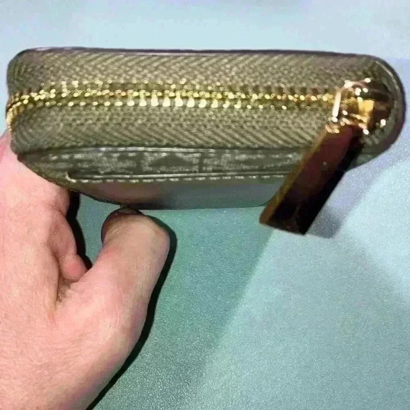 EUC 🔥Michael Kors Card Case Zipped Wallet - Picture 6 of 16